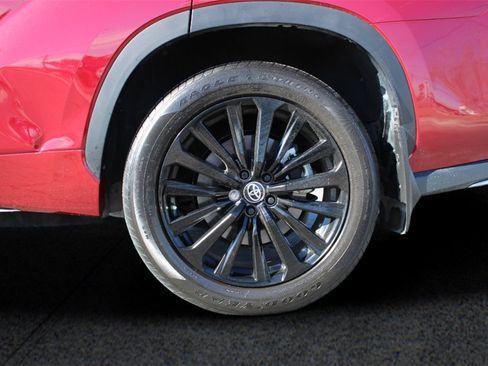 Used 2025 Toyota Highlander XSE image 13