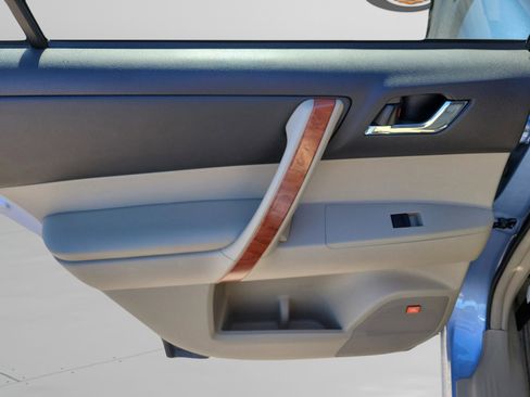 Used 2010 Toyota Highlander Limited image 31