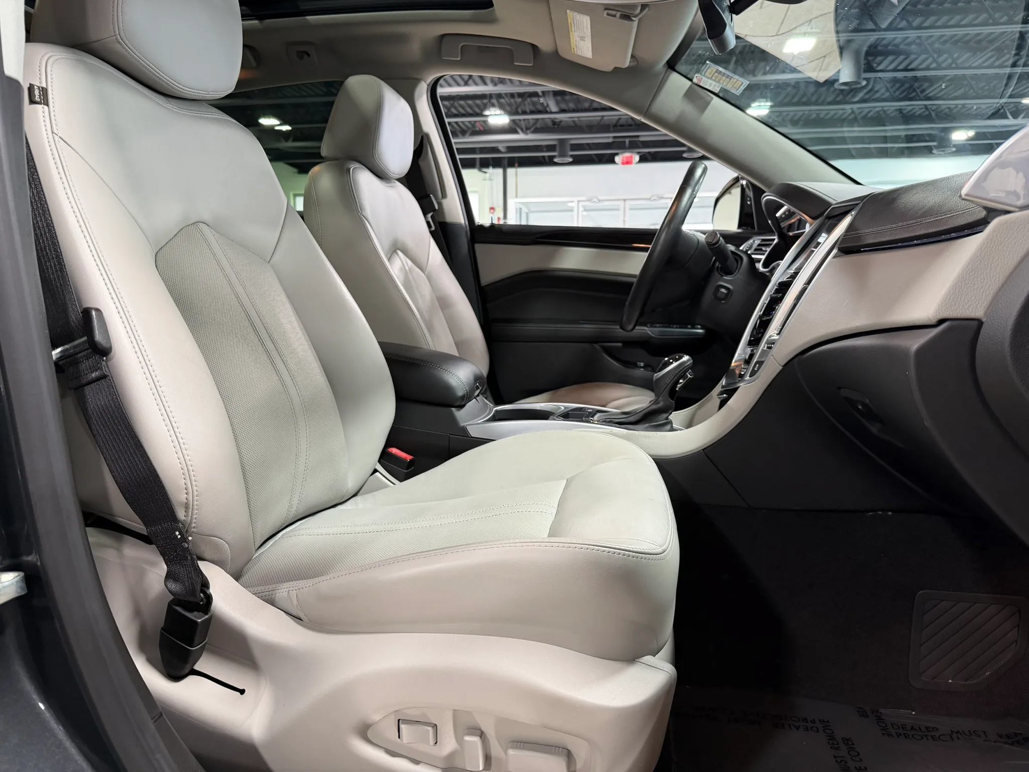 Used 2015 Cadillac SRX Luxury w/ Driver Awareness Package AWD/4WD image 8