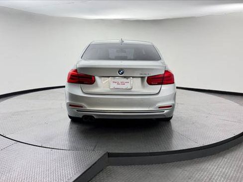 Used 2017 BMW 330i Sedan RWD image 7