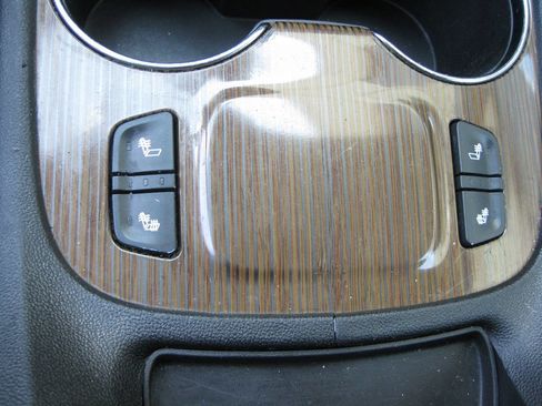 Used 2020 GMC Acadia SLE w/ Driver Convenience Package FWD image 21