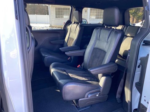 Used 2019 Dodge Grand Caravan SXT image 15