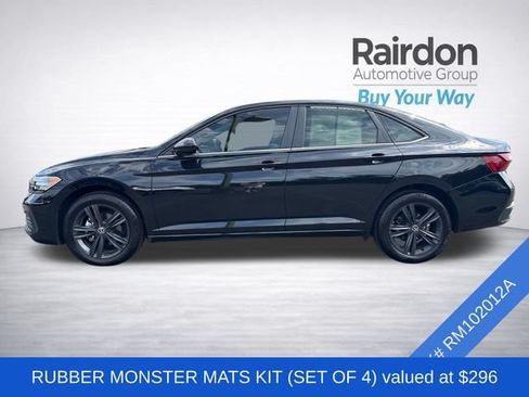 Used 2024 Volkswagen Jetta SE w/ Panoramic Sunroof Package FWD image 4