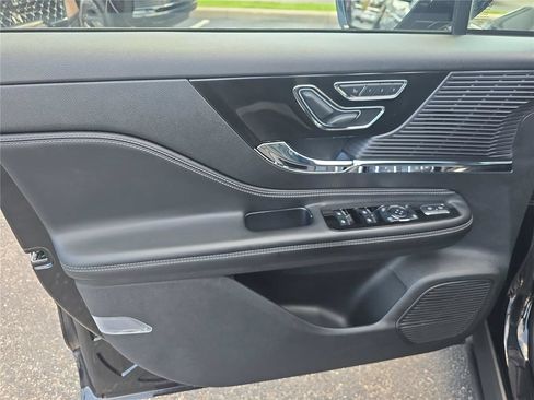 Certified 2022 Lincoln Corsair FWD w/ Premium Package image 16
