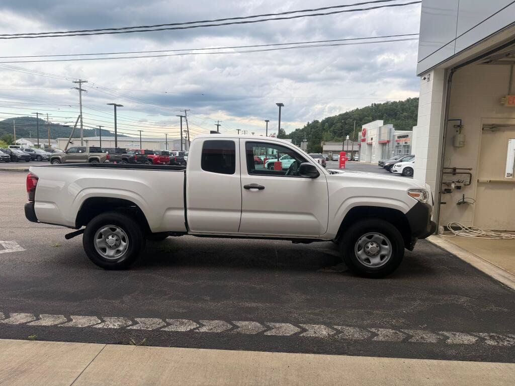 Certified 2023 Toyota Tacoma SR AWD/4WD image 6