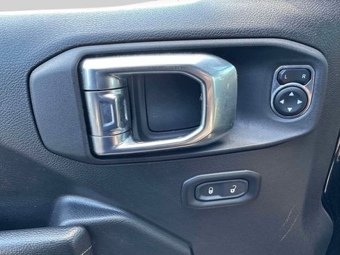 Used 2023 Jeep Gladiator Sport AWD/4WD image 16