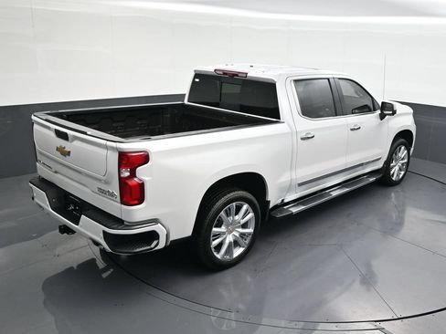 Used 2025 Chevrolet Silverado 1500 High Country w/ High Country Premium Package AWD/4WD image 19