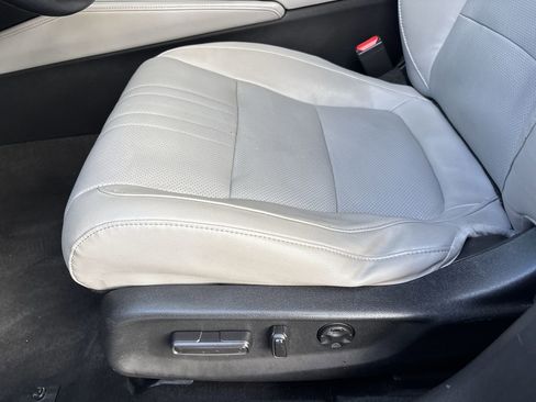 Used 2018 Honda Accord Touring image 15