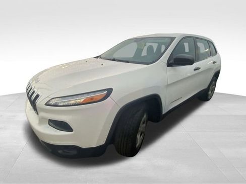 Used 2016 Jeep Cherokee Sport FWD image 2