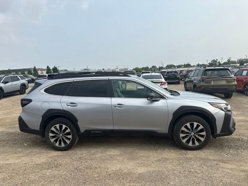 Used 2024 Subaru Outback Limited AWD/4WD image 9