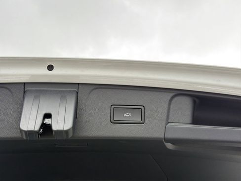 New 2026 Volkswagen Atlas SEL Premium R-Line image 17