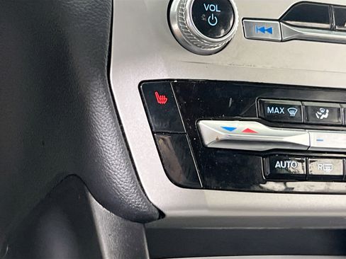 Used 2022 Ford Explorer XLT image 19