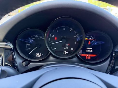 Certified 2024 Porsche Macan AWD/4WD image 31
