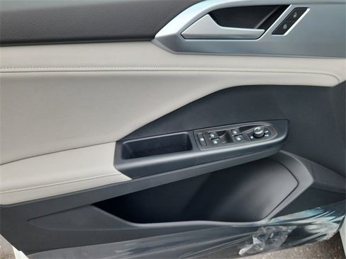 New 2025 Volkswagen Taos SE image 6