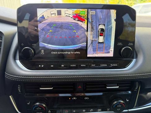 Used 2022 Nissan Rogue SL w/ SL Premium Package image 18