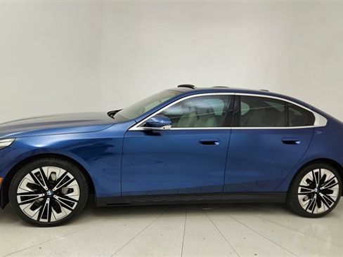 Used 2025 BMW 540i xDrive 540i xDrive image 3