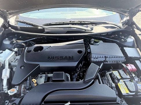 Used 2017 Nissan Altima 2.5 SR w/ Midnight Edition Package FWD image 11