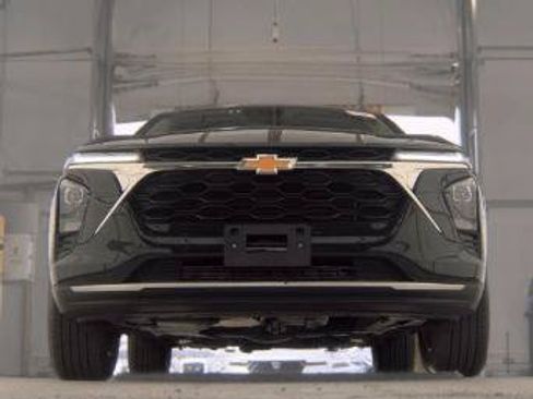 Used 2025 Chevrolet Trax LT w/ LT Convenience Package FWD image 8