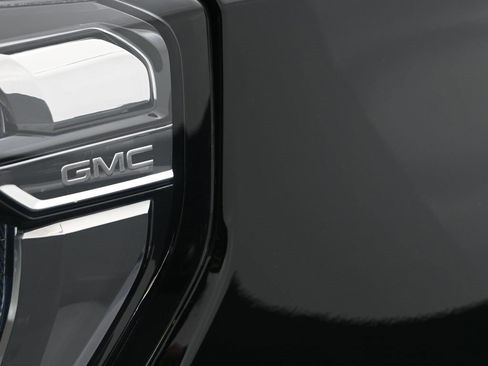 Used 2021 GMC Yukon Denali w/ Denali Premium Package image 13