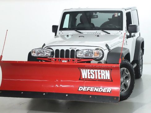 Used 2017 Jeep Wrangler Rubicon w/ Connectivity Group AWD/4WD image 3