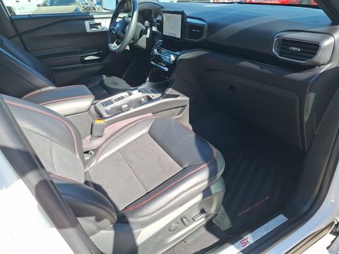 Used 2023 Ford Explorer ST-Line w/ Class IV Trailer Tow Package RWD image 32