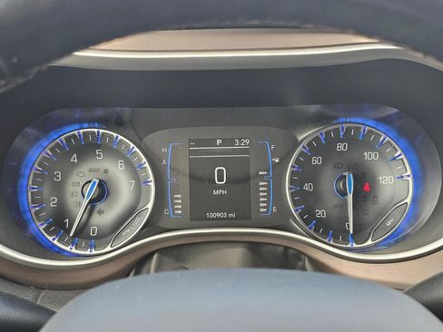 Used 2019 Chrysler Pacifica Touring-L FWD image 23