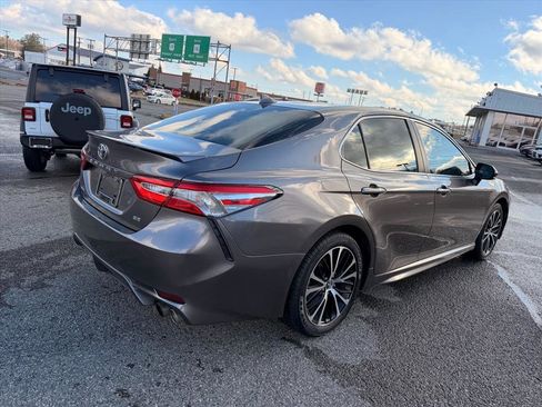 Used 2020 Toyota Camry SE image 6