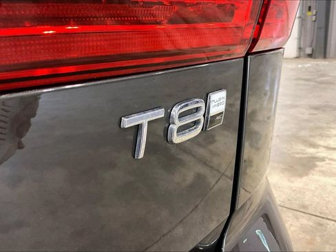 Certified 2025 Volvo XC60 T8 Plus w/ Climate Package AWD/4WD image 24