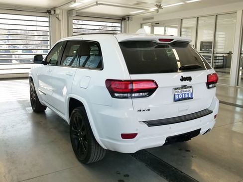 Used 2021 Jeep Grand Cherokee Laredo X image 4