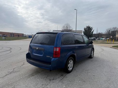 Used 2010 Dodge Grand Caravan Hero image 4