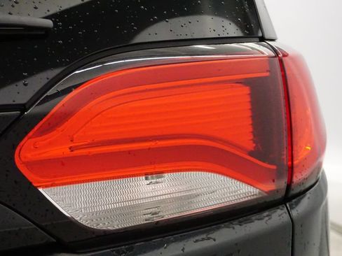 Certified 2018 Chrysler Pacifica Limited image 11