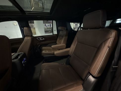 Used 2023 Chevrolet Suburban High Country image 26