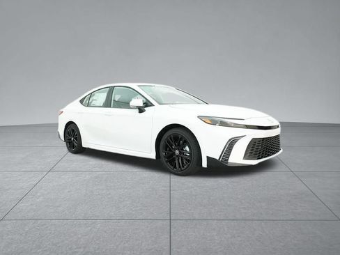 Used 2025 Toyota Camry SE w/ Multimedia Upgrade Package FWD image 33