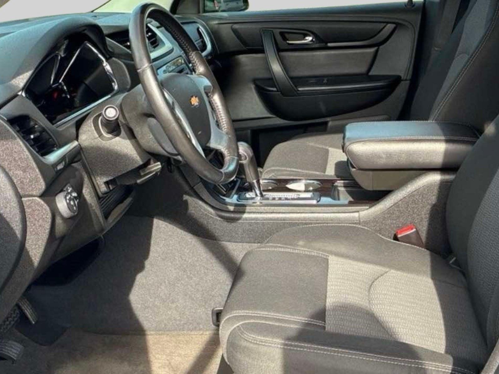 Used 2017 Chevrolet Traverse LT AWD/4WD image 3