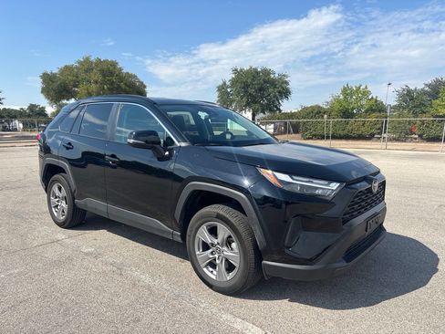 Used 2025 Toyota RAV4 XLE FWD image 3