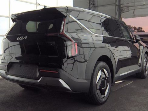 Used 2024 Kia EV9 Light Long Range image 4