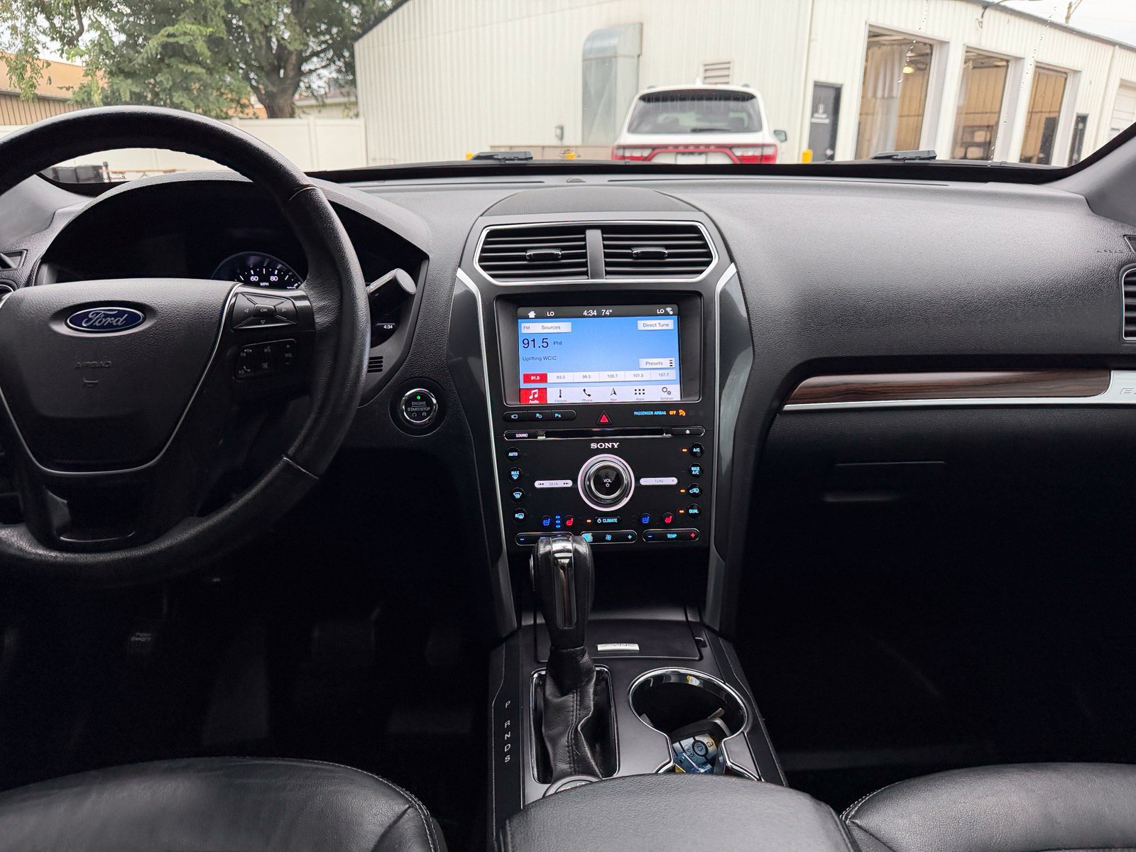 Used 2018 Ford Explorer Limited w/ Equipment Group 301A AWD/4WD image 18