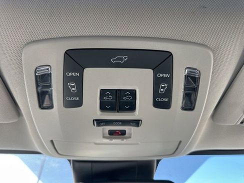 Used 2024 Toyota Sienna XLE image 26