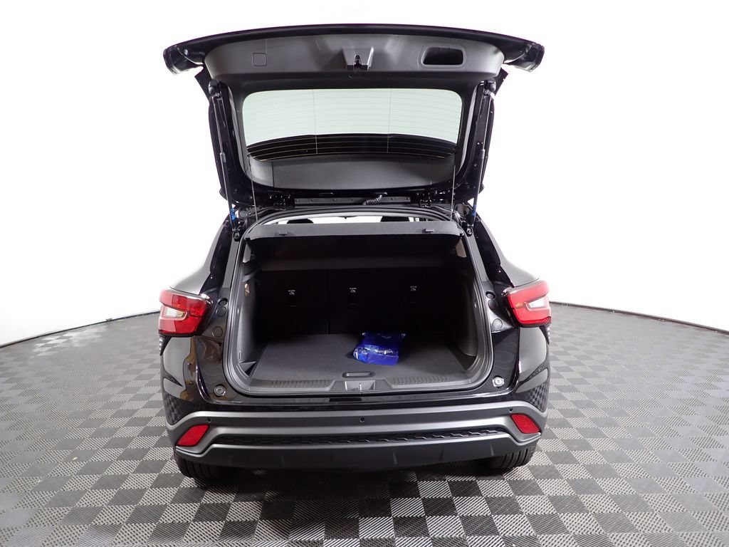 New 2026 Chevrolet Trax LT w/ Driver Confidence Package FWD image 14