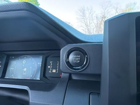 Used 2024 Toyota Tacoma SR w/ SR Upgrade Package AWD/4WD image 17