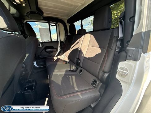 Used 2023 Jeep Gladiator Rubicon w/ Cold Weather Group AWD/4WD image 24