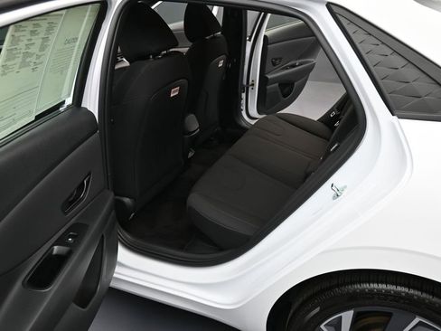 Certified 2025 Hyundai Elantra SEL FWD image 11