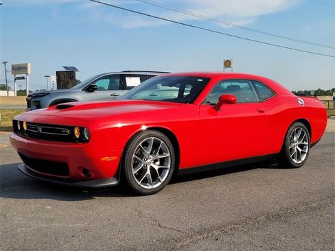 Used 2022 Dodge Challenger GT image 4