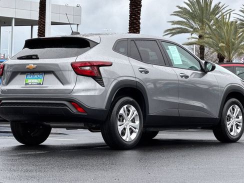 Certified 2024 Chevrolet Trax LS image 3