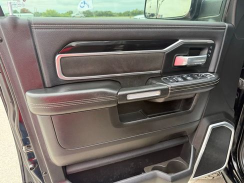 Used 2019 RAM 2500 Laramie w/ Black Appearance Package AWD/4WD image 10
