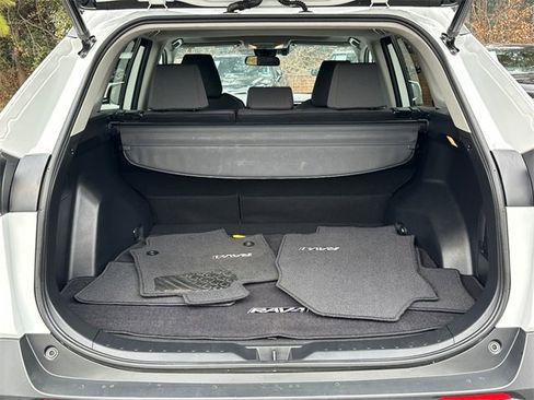 Certified 2020 Toyota RAV4 XLE w/ Convenience Package image 6