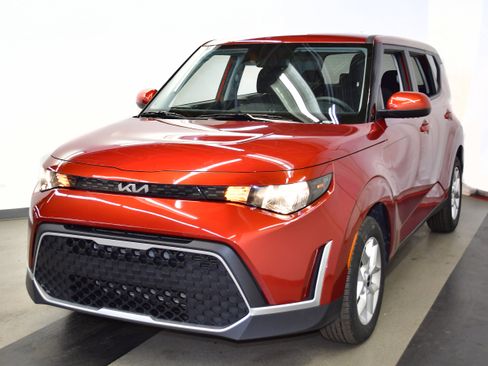 Used 2025 Kia Soul LX w/ LX Technology Package image 4