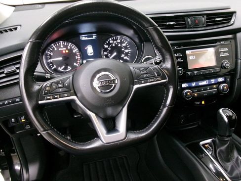 Used 2017 Nissan Rogue SV AWD/4WD image 32