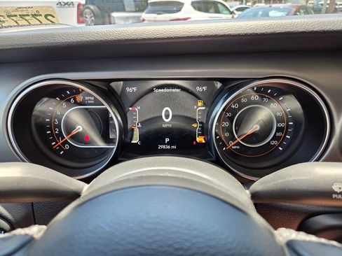Used 2021 Jeep Gladiator Overland AWD/4WD image 32
