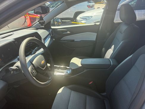 Used 2025 Chevrolet Trax LT image 22